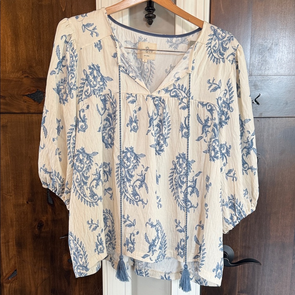 NWOT Umgee Blue Floral Blouse with Cream Base L